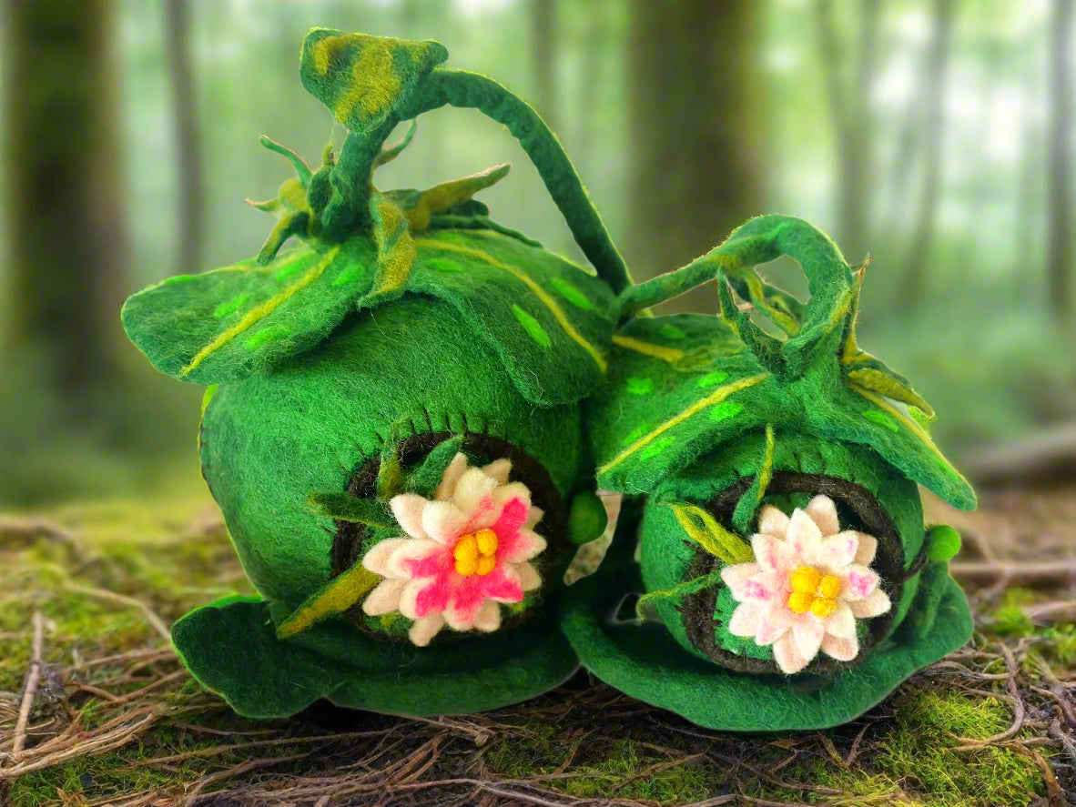 Lilly pod-large