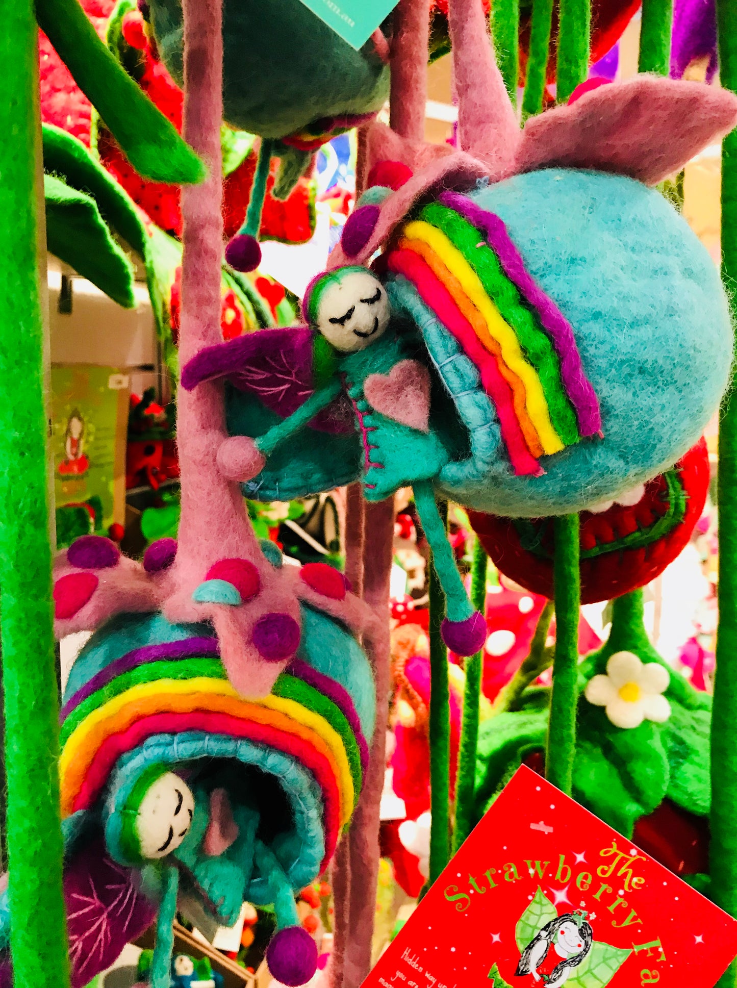 Rainbow Shimmer faery pod wit faery-small