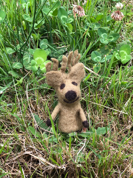 Deer finger puppet