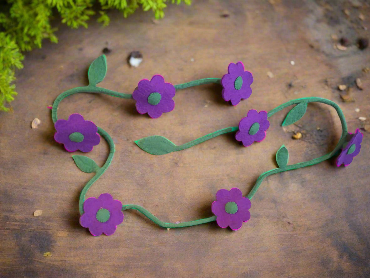 Daisy garland-purple