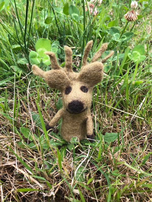 Deer finger puppet