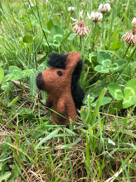 Horse finger puppet