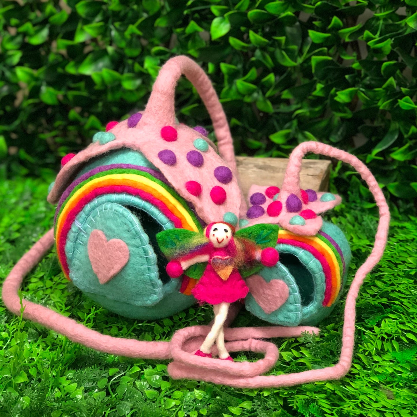 Rainbow Shimmer faery pod wit faery-small